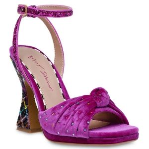 Betsey Johnson Alianna Velvet Pump